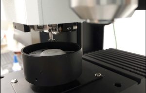 Nanotribometer setup: sample holder and disc probe